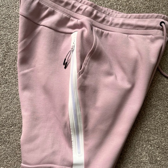 Women’s Nike Tech Fleece Joggers NWOT Size Small - Picture 4 of 10